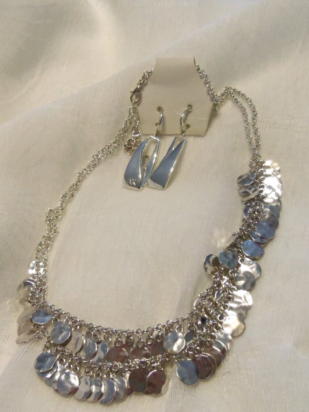 18 in Silver dangle drape necklace